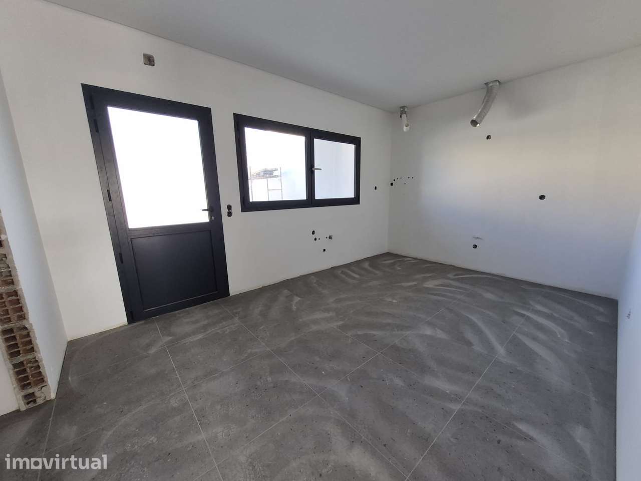 Moradia T3, térrea, geminada com garagem e jardim. Fração "A" - Grande imagem: 3/22