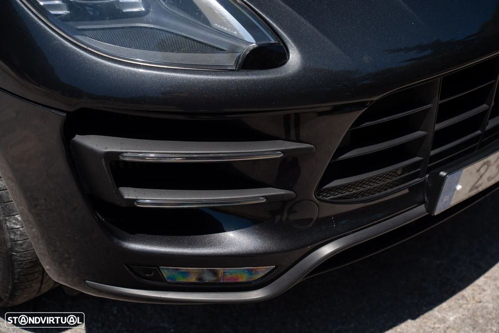 Porsche Macan Turbo - 23