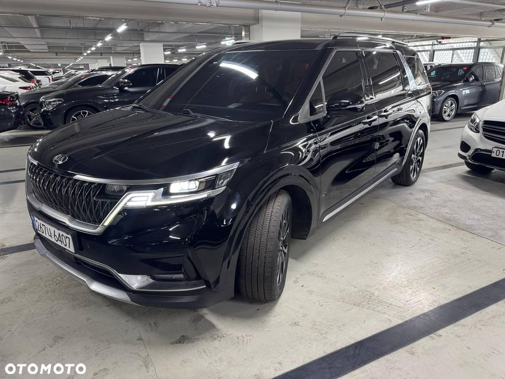 Kia Carnival - 32