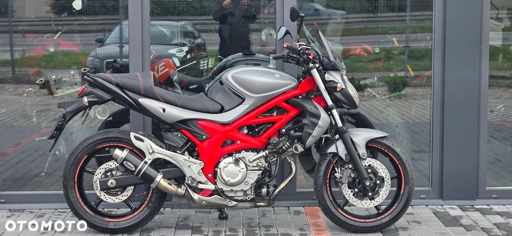 Suzuki Gladius