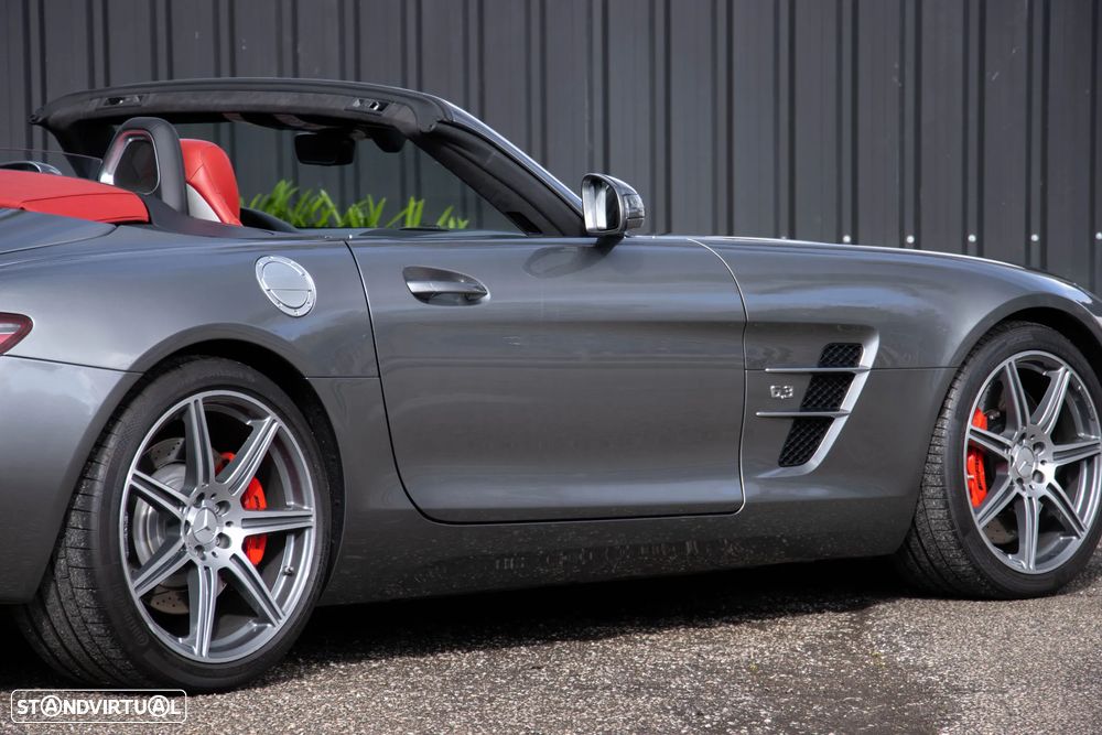 Mercedes-Benz SLS 63 AMG Roadster - 20