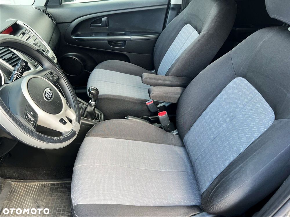 Kia Venga 1.6 M - 11