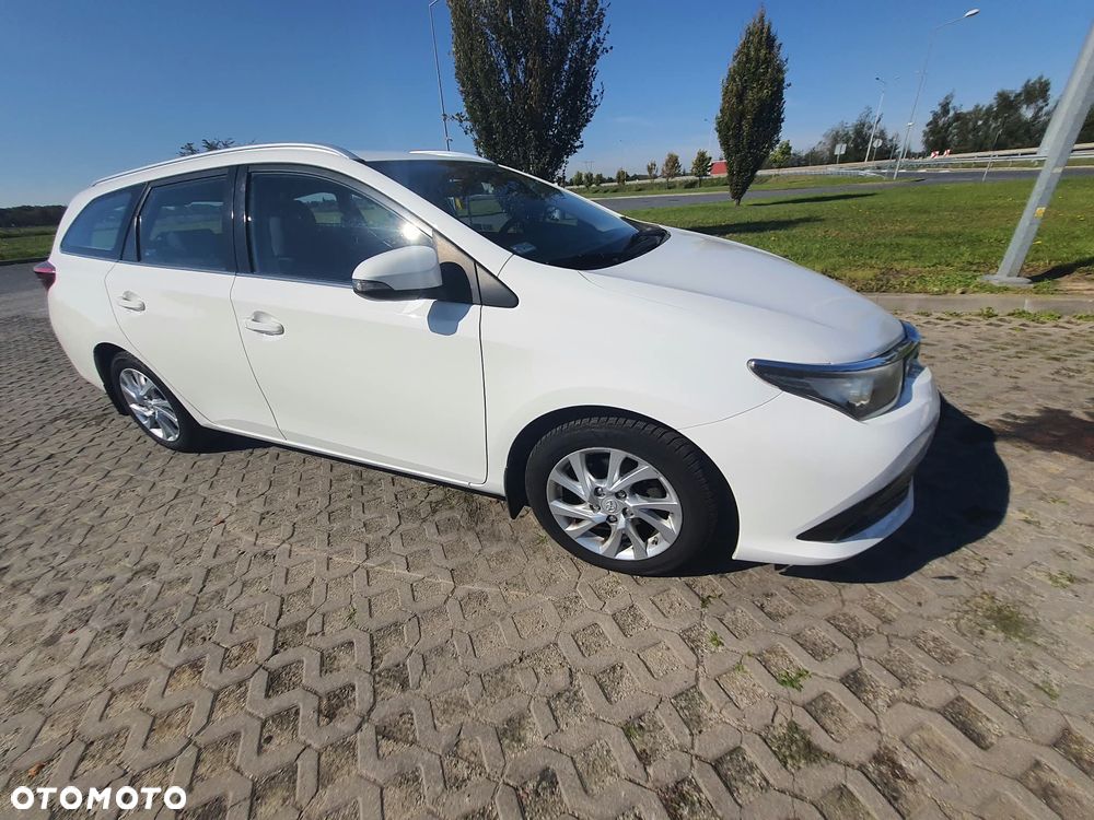 Toyota Auris - 1