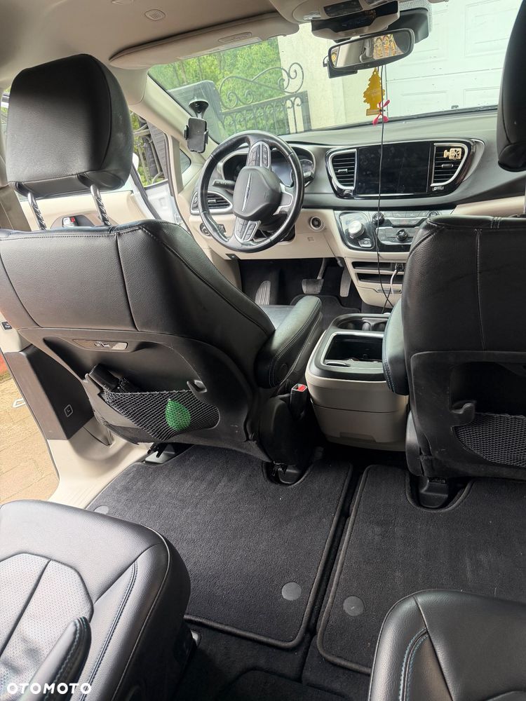 Chrysler Pacifica - 10
