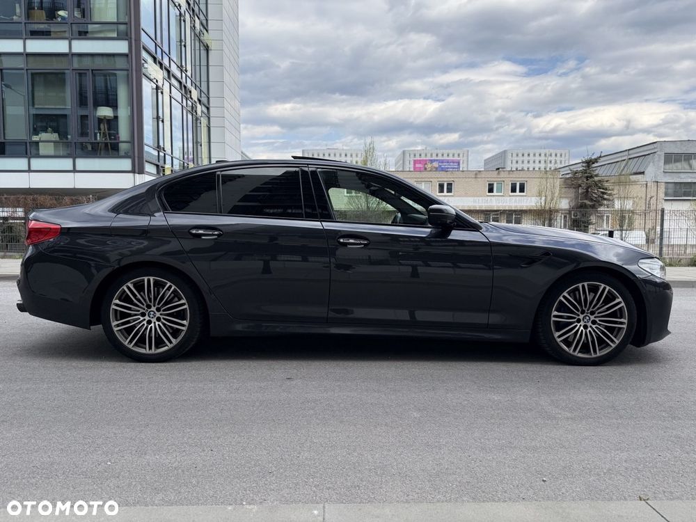 BMW Seria 5 M550i xDrive sport - 15