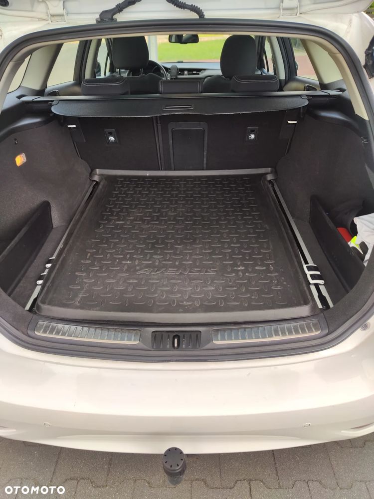 Toyota Avensis - 8