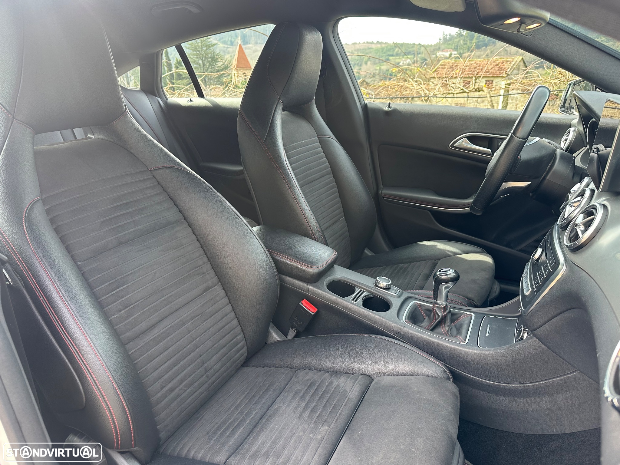 Mercedes-Benz CLA 180 d Shooting Brake AMG Line - 20