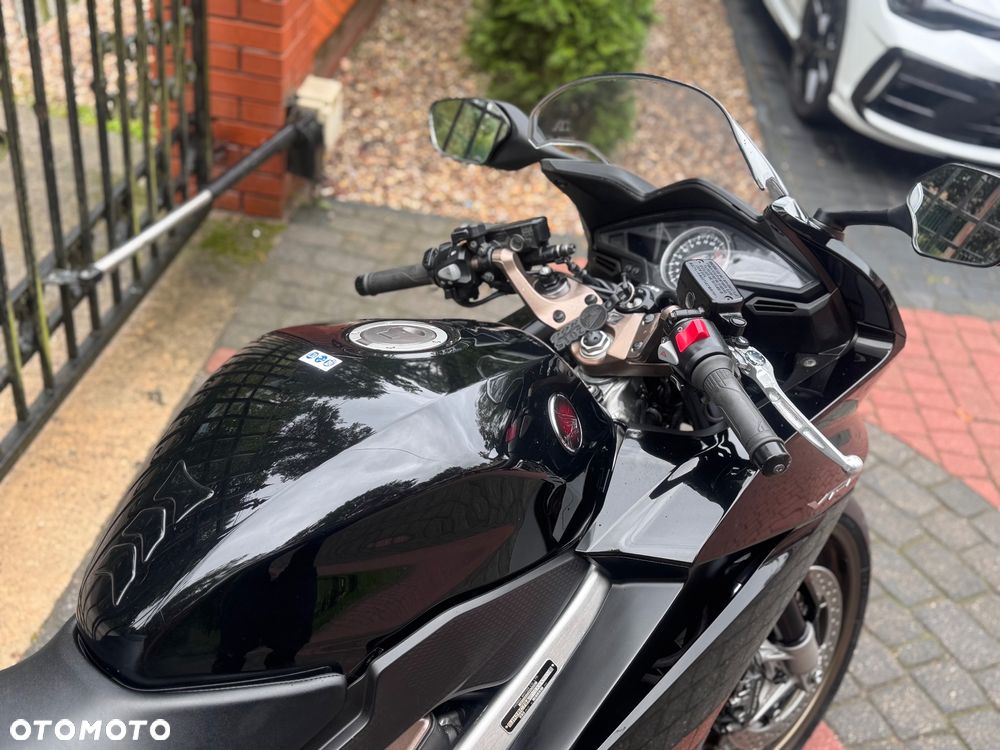 Honda VFR - 14