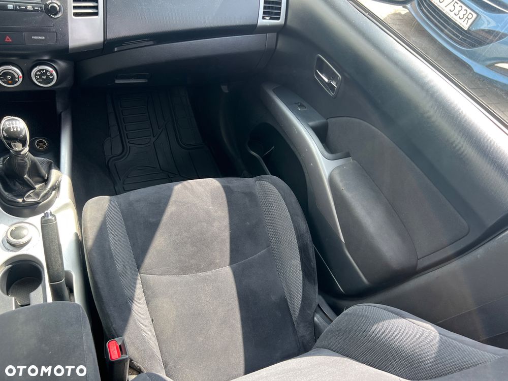 Mitsubishi Outlander - 18