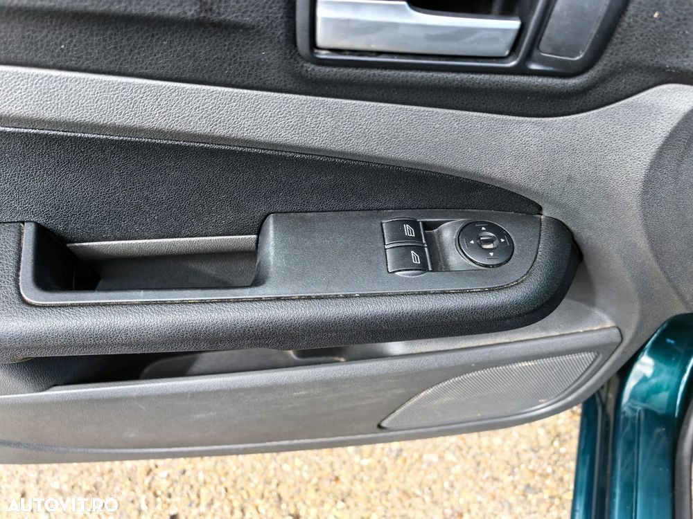 Ford Focus 1.6i Trend - 17