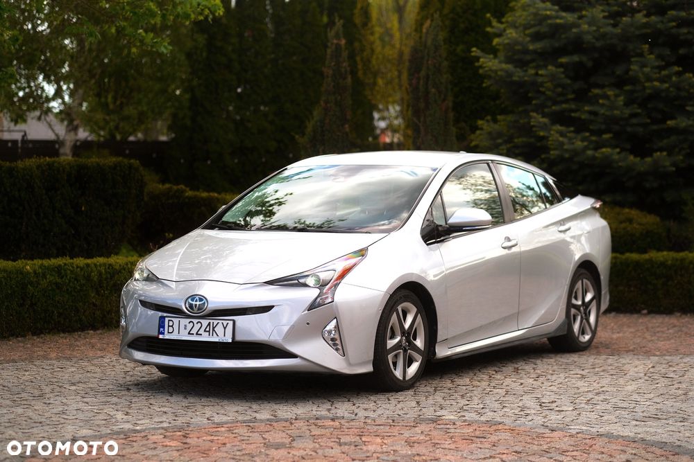 Toyota Prius (Hybrid) Executive - 3