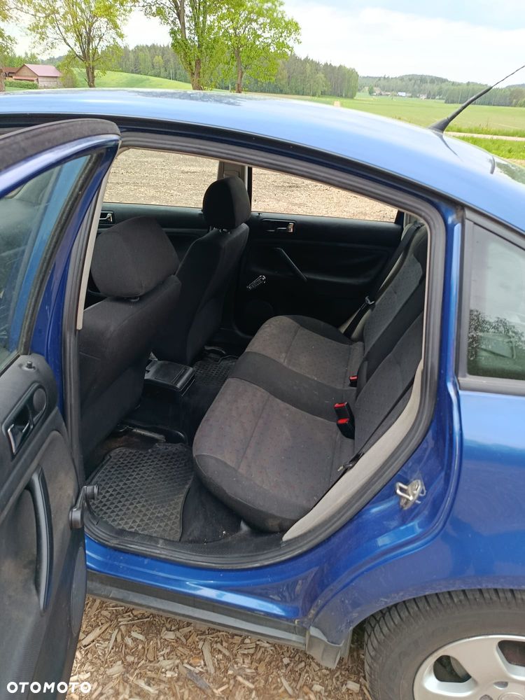 Volkswagen Passat 1.6 - 3