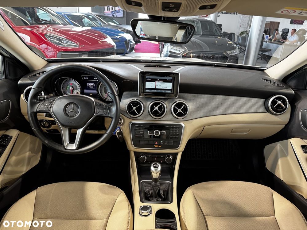 Mercedes-Benz GLA - 17