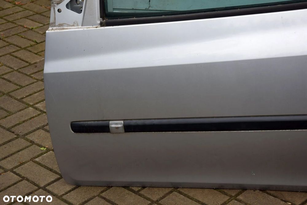 Renault Clio III 3 Drzwi lewe 3D srebrne TED69 kompletne ładne - 2