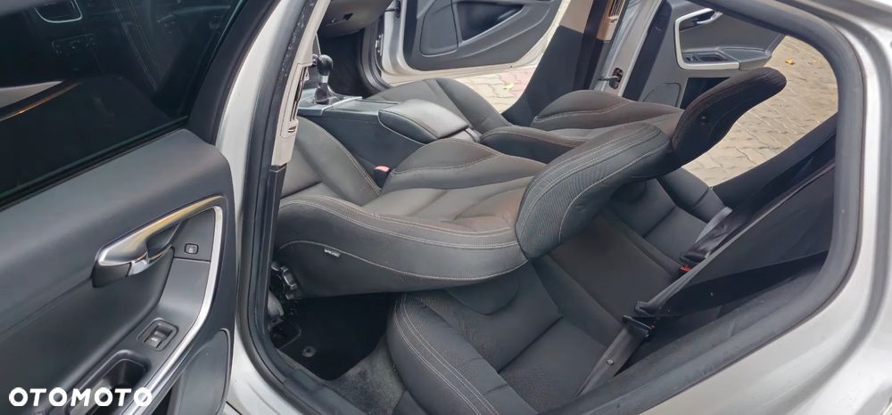 Volvo V60 D2 Momentum - 14