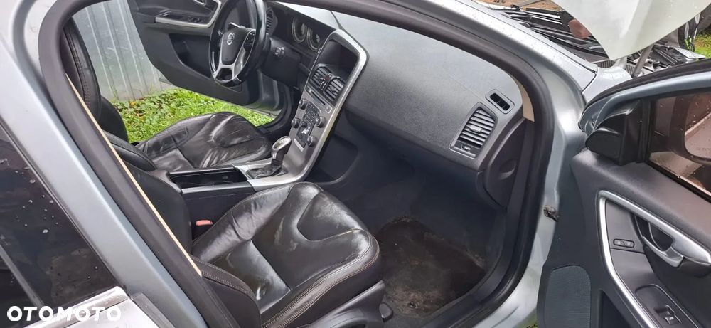 Volvo XC 60 3.2 AWD Kinetic - 11