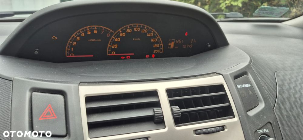 Toyota Yaris 1.33 Sol - 11