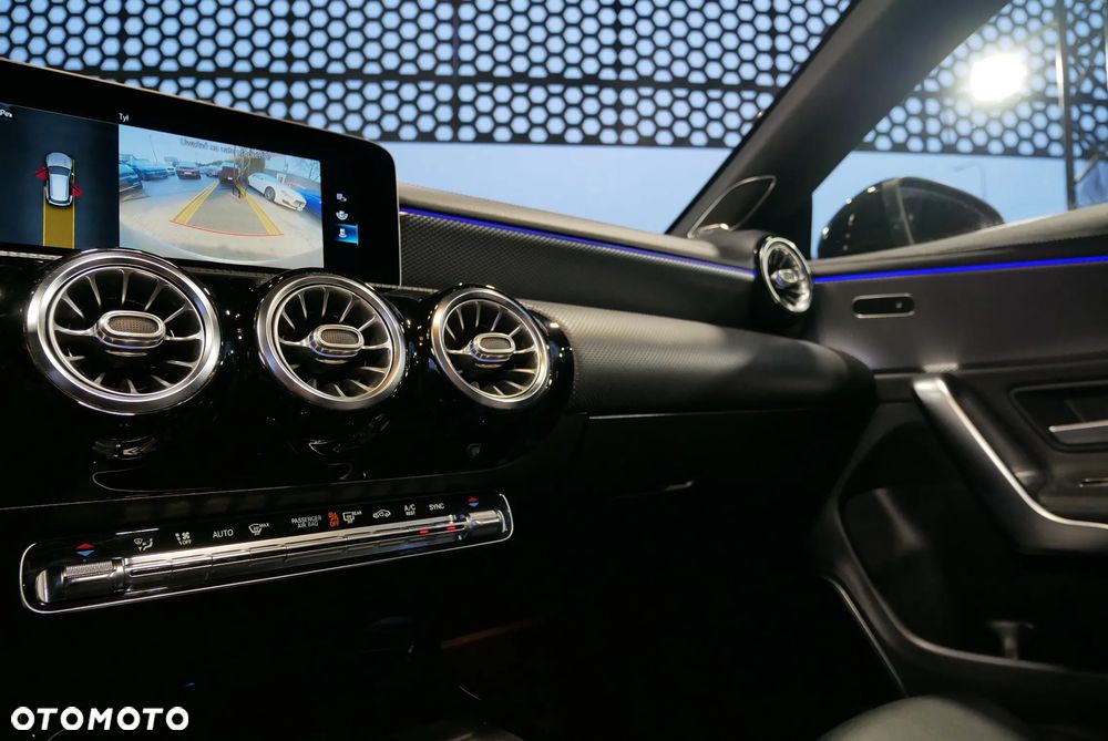 Mercedes-Benz CLA 200 7G-DCT Progressive - 24