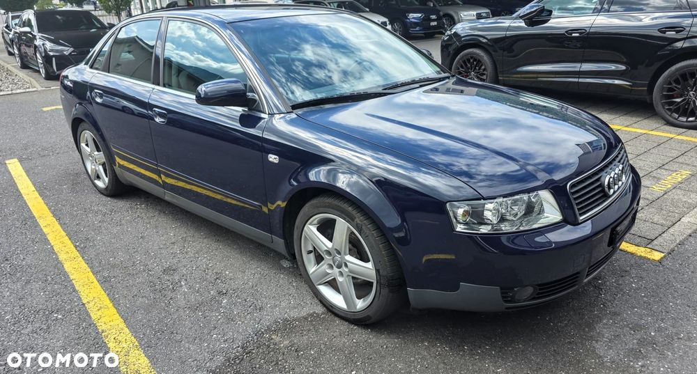 Audi A4 Limousine - 1