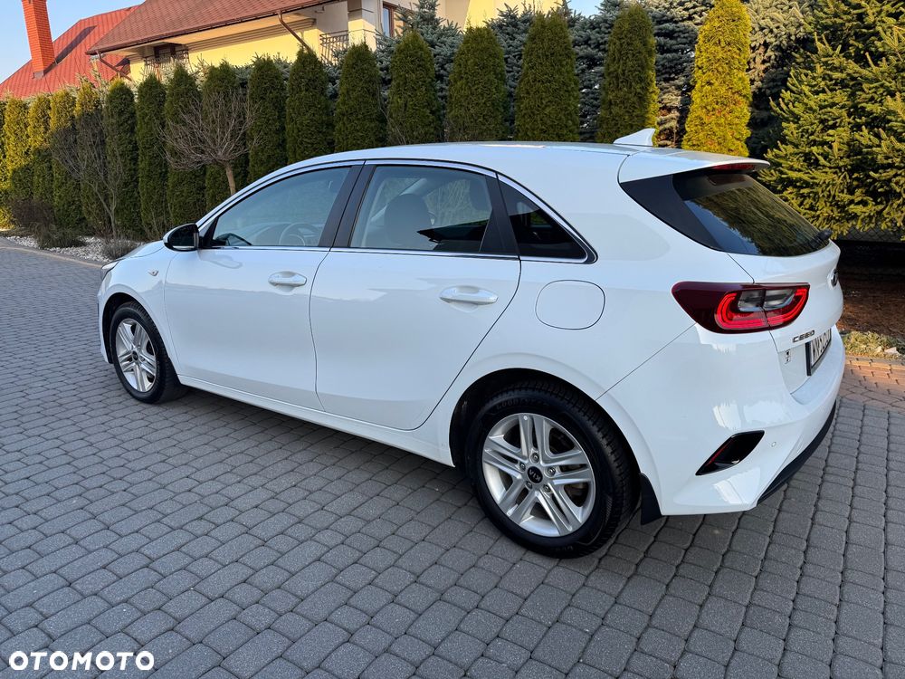Kia Ceed 1.6 CRDi mHEV M - 18