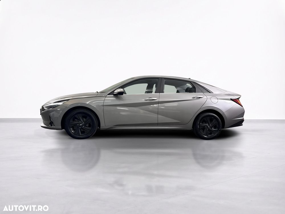 Hyundai Elantra - 3
