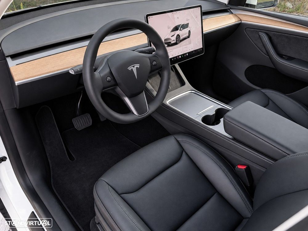 Tesla Model Y Long Range Dual Motor AWD - 11