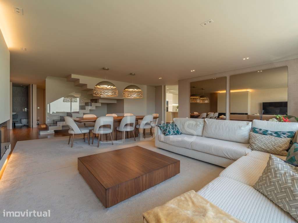 Moradia T4+1 com Piscina e Jardim, em Valadares - Grande imagem: 3/54