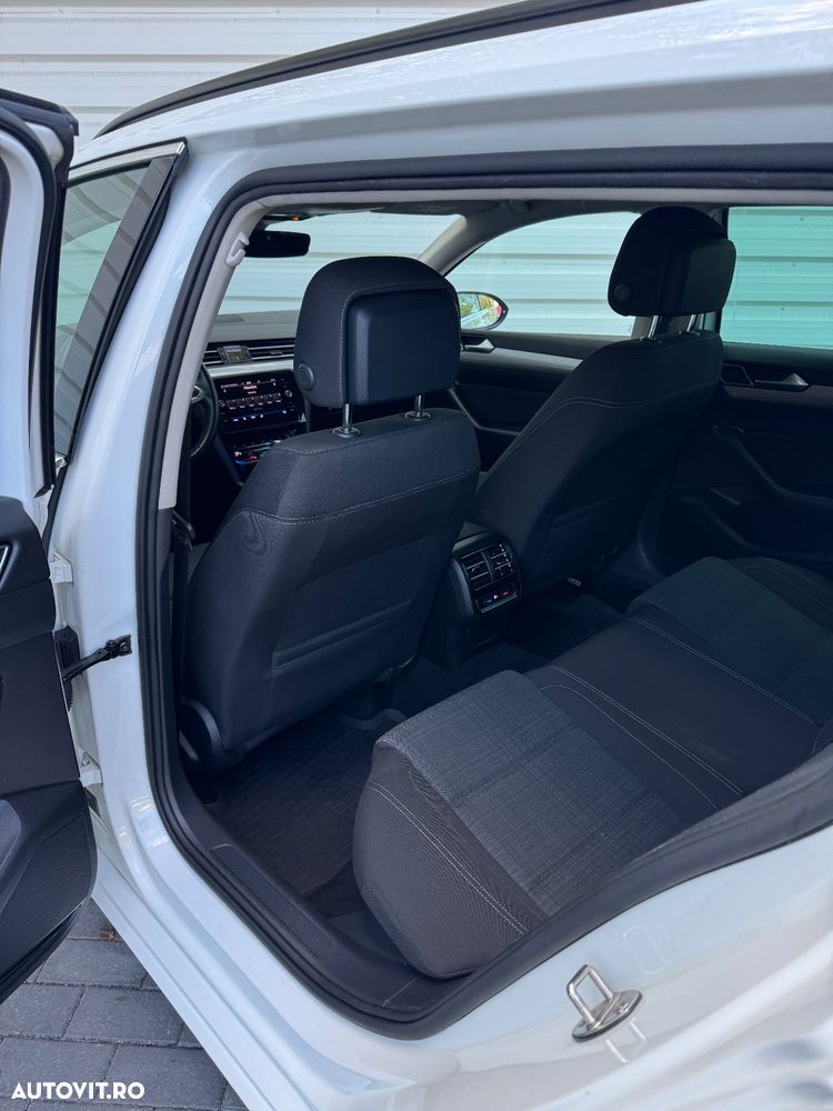 Volkswagen Passat Variant 2.0 TDI SCR DSG Elegance - 11