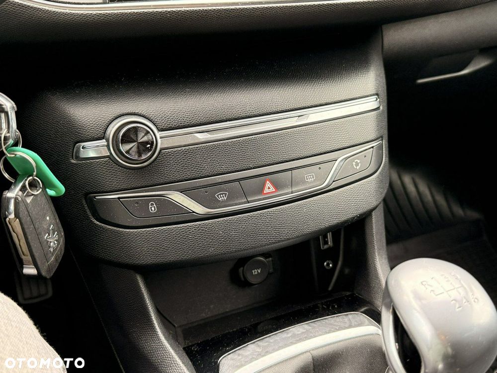 Peugeot 308 - 25