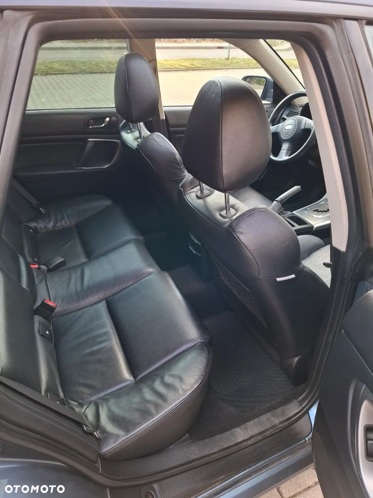 Subaru Legacy - 23