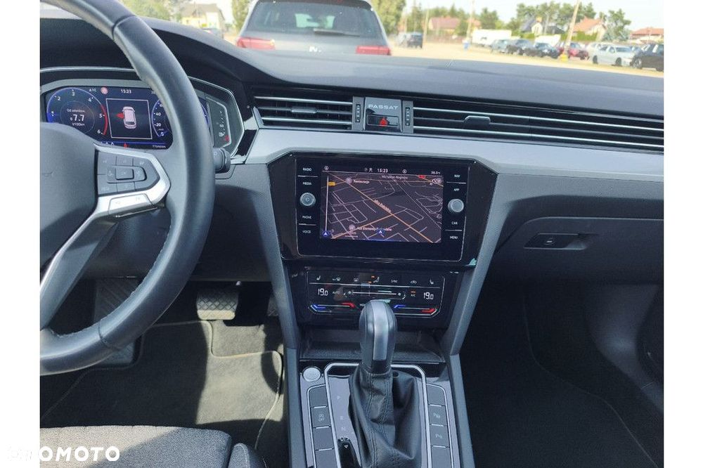 Volkswagen Passat Variant 2.0 TDI SCR DSG - 9