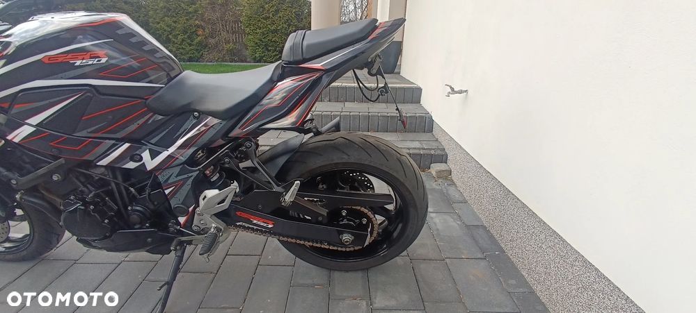 Suzuki GSR - 21