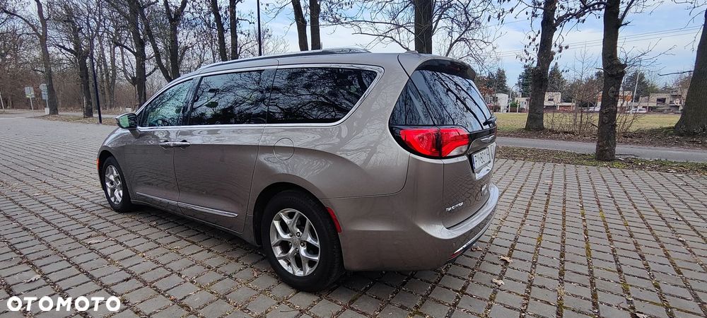 Chrysler Pacifica - 29