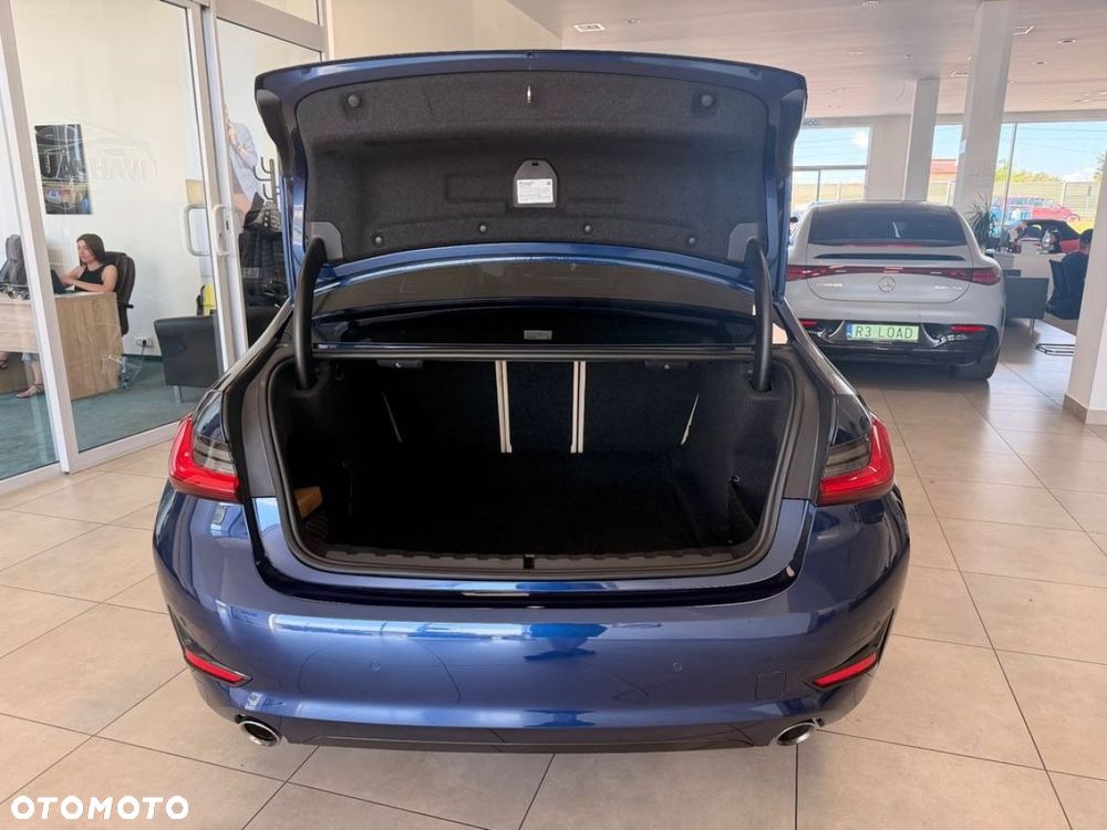 BMW Seria 3 330i M Sport - 31