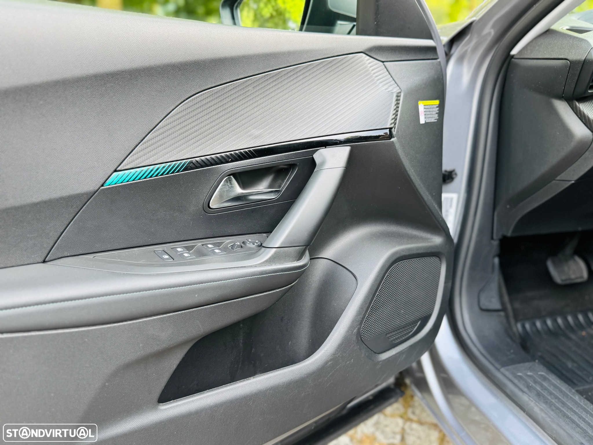 Peugeot e-2008 50 kWh Allure Pack - 31
