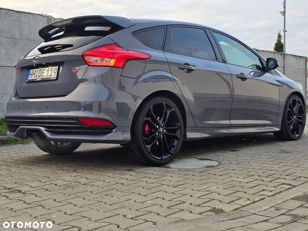 Ford Focus ST - 12