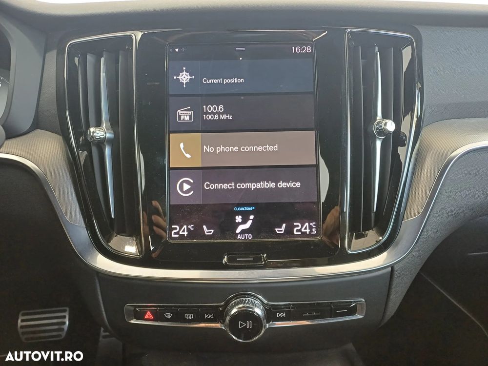 Volvo S60 B4 MHEV AT Plus Dark - 15