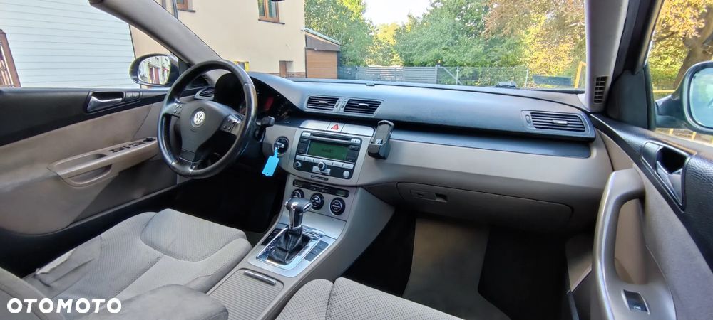 Volkswagen Passat - 16