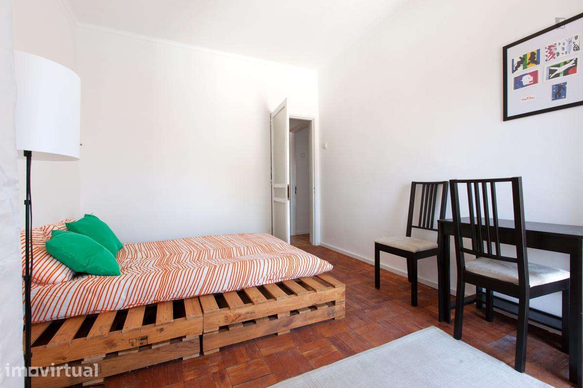 Quarto - localizado em Paranhos Porto - Grande imagem: 3/18