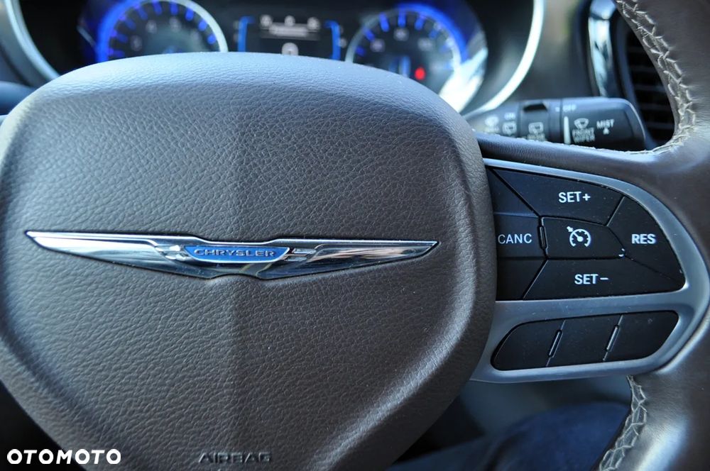 Chrysler Pacifica - 38