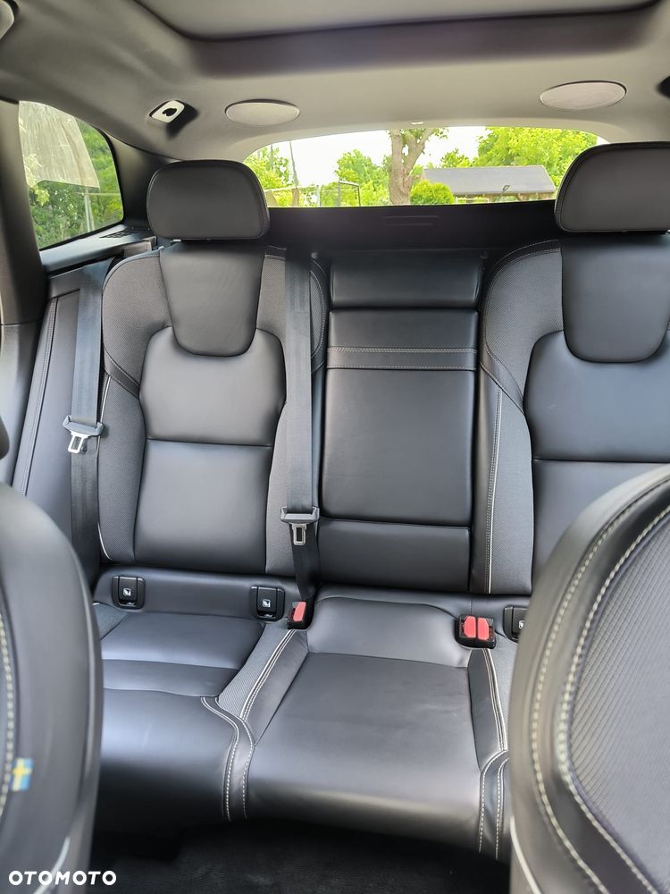 Volvo XC 60 B5 D AWD R-Design - 24
