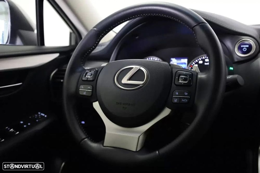 Lexus NX 300h Executive Plus - 27