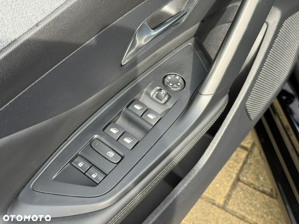 Peugeot 308 BlueHDi 130 EAT8 Allure - 23