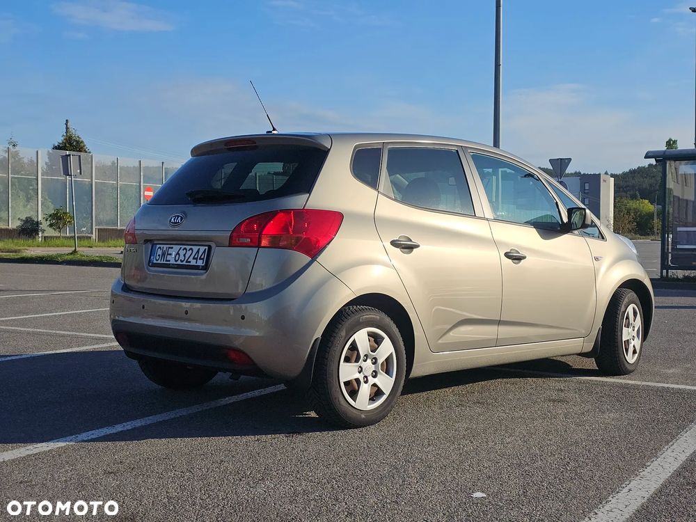 Kia Venga 1.6 L - 6