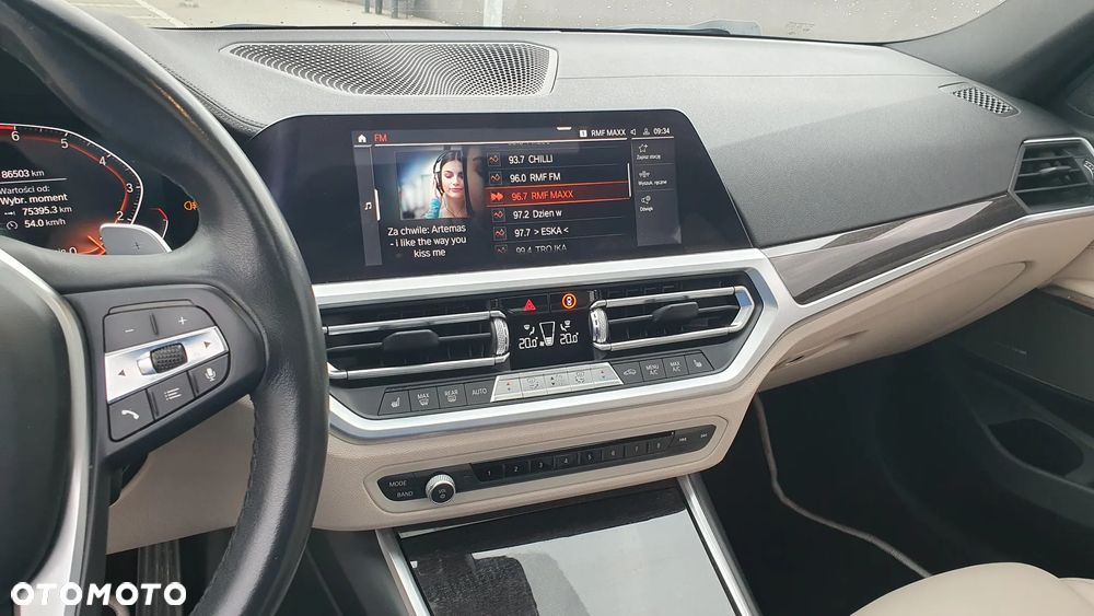 BMW Seria 3 330i xDrive Luxury Line sport - 28