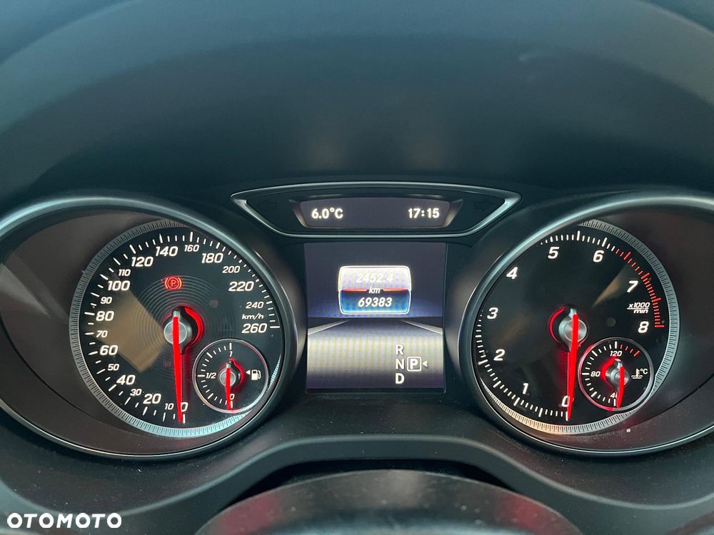 Mercedes-Benz CLA 250 4Matic 7G-DCT - 23