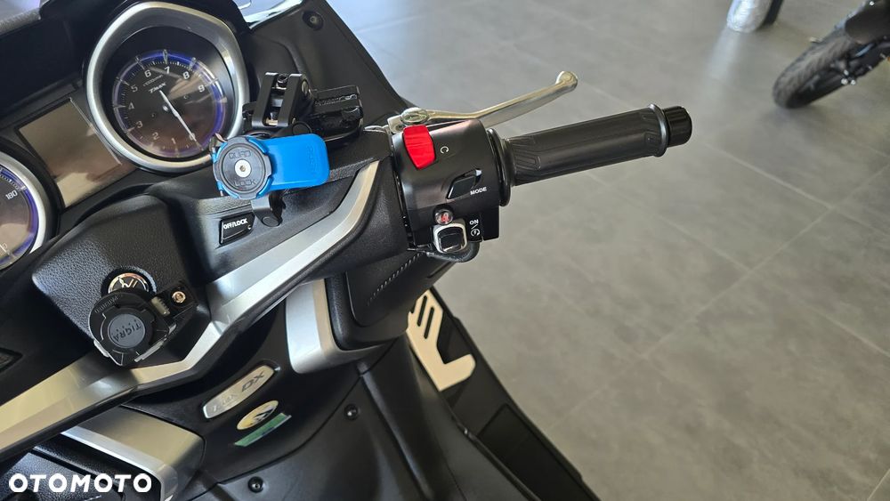 Yamaha Tmax - 19