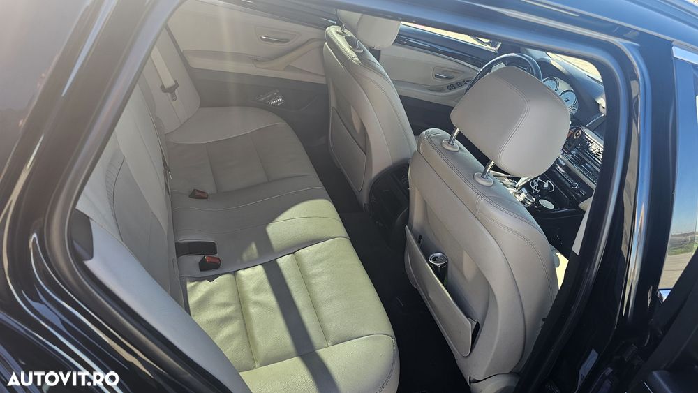 BMW Seria 5 520d Aut. Luxury Line - 13