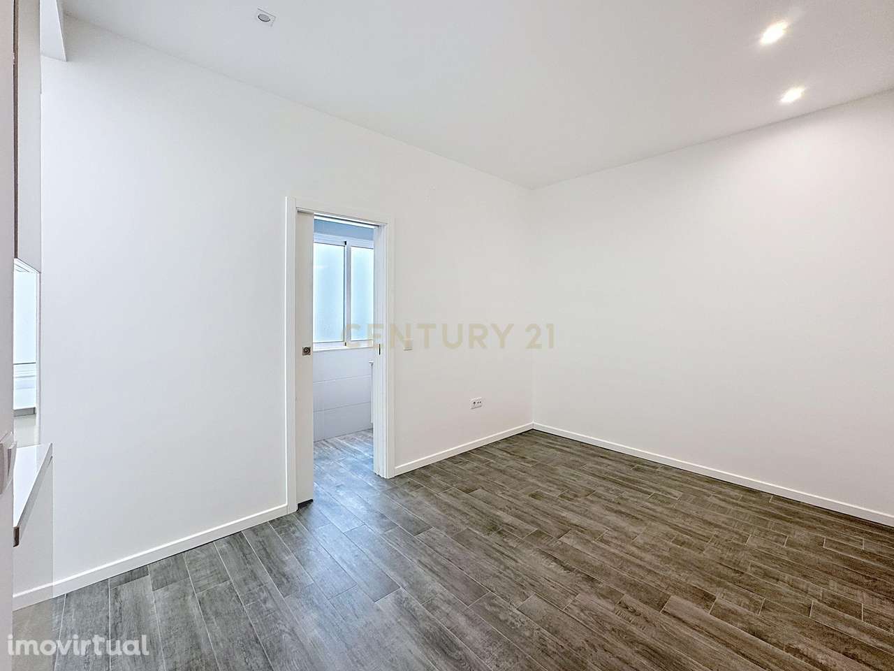 Apartamento Renovado 30 metros da  Praia na Nazaré - Grande imagem: 2/23