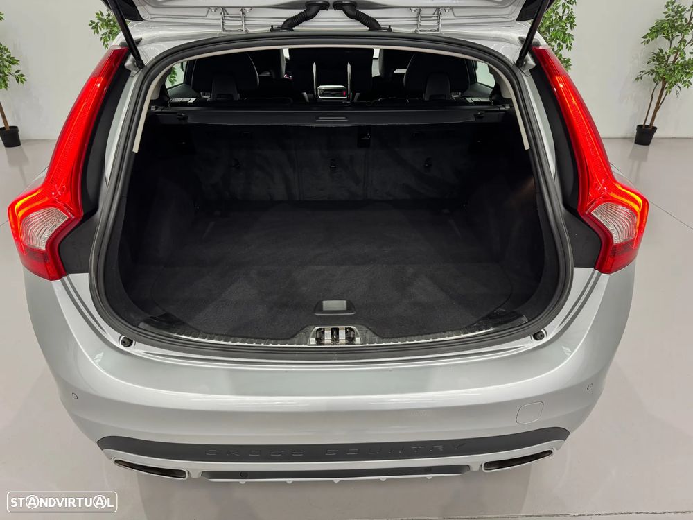 Volvo V60 Cross Country 2.0 D3 Summum - 13